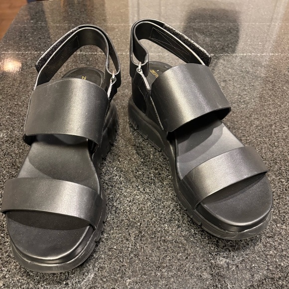 Stylish Black Cole Haan Sandals! So Nice! 💕 - Picture 5 of 5
